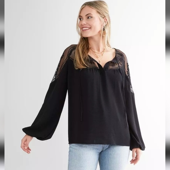 Daytrip Tops - Daytrip Floral Crochet Top in Black, Size Large